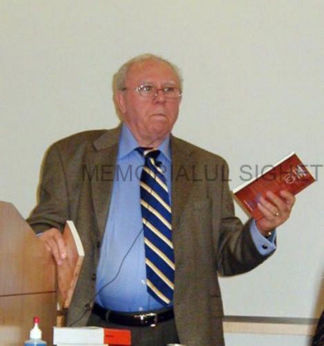 Dr. Miron Costin prezentând Memorialul Sighet la Seattle