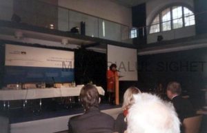 Ana Blandiana prezentând Memorialul Sighet în cadrul conferinţei internaţionale
