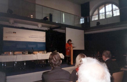 Ana Blandiana prezentând Memorialul Sighet în cadrul conferinţei internaţionale 