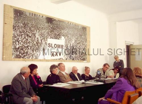 Vasile Paraschiv, membru SLOMR, Ana Blandiana, Gratiana Popescu, sora sindicalistei Carmen Popescu, dr. Ionel Cana, fondatorul SLOMR, Cicerone Ionitoiu, Mara Stefan, Romulus Rusan