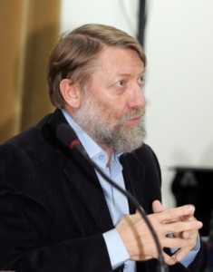 Stephane Courtois vorbind în cadrul conferinţei