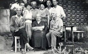în imagine: r sus: Ioan Huiu, Corneliu Coposu, Elena Uti Budescu, Nicolae Iunian, Doina Coposu, Camil Demetrescu, Ion Diaconescu r jos: Virgil Solomon, Aurelia Coposu, Victor Anca