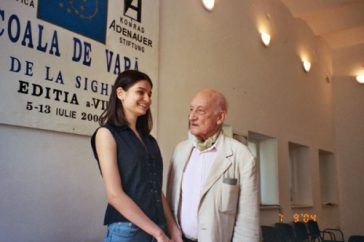 Neagu Djuvara alaturi de o elevă a Şcolii de Vară de la Sighet, Alina Galeriu