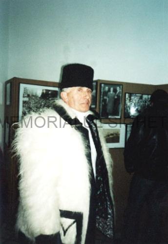 Ţăran maramureşean participant la comemorarea a 50 de ani de la moartea lui Iuliu Maniu în închisoarea din Sighet (Memorial Sighet, februarie 2003)